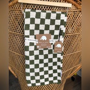 Checkered baby blanket/throw